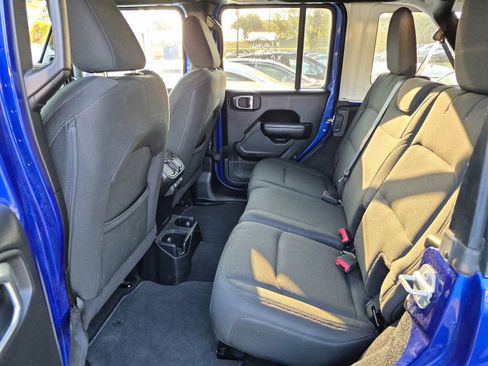 Used 2018 Jeep Wrangler Unlimited Sport S image 5