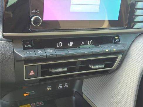 Used 2025 Toyota Camry SE FWD image 18