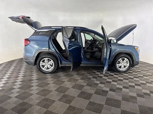 Used 2024 GMC Terrain SLE w/ Driver Convenience Package FWD image 13