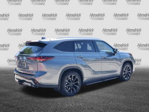 Used 2026 Toyota Highlander Limited AWD/4WD image 9