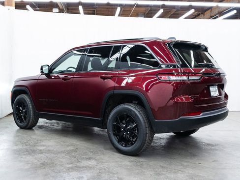 New 2026 Jeep Grand Cherokee Altitude image 4