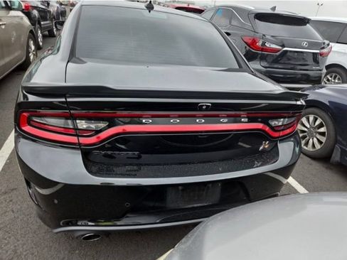 Used 2019 Dodge Charger Scat Pack w/ Technology Group RWD image 6
