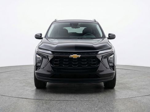 Used 2025 Chevrolet Trax LT w/ LT Convenience Package FWD image 2