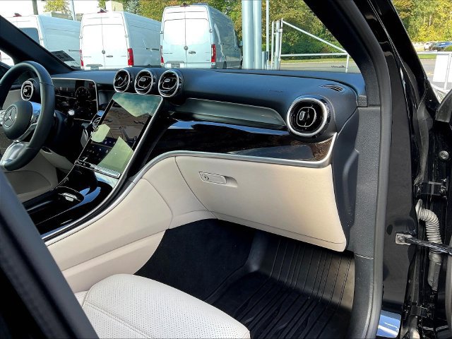 Used 2026 Mercedes-Benz GLC 300 4MATIC image 28