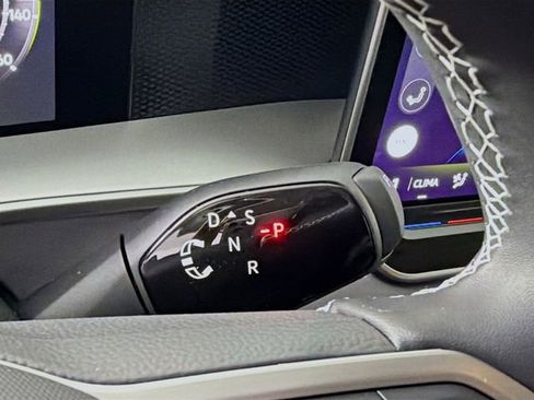 New 2026 Volkswagen Tiguan SE FWD image 17