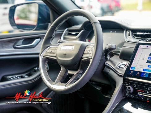 Used 2024 Jeep Grand Cherokee Limited w/ Black Appearance Package image 14