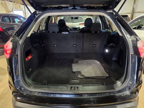 Used 2019 Ford Edge SE FWD image 8