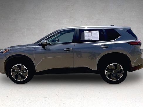 Used 2025 Nissan Rogue SV AWD/4WD image 3