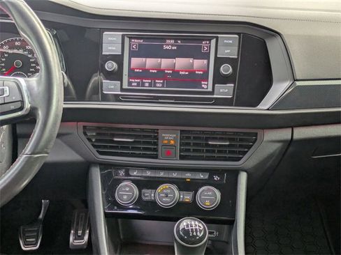 Used 2019 Volkswagen Jetta GLI image 17