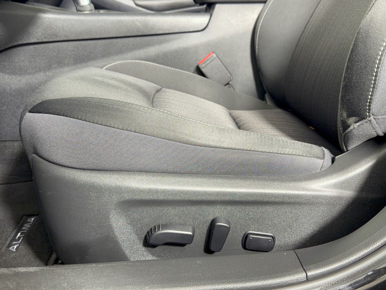 Used 2019 Nissan Altima 2.5 SV AWD/4WD image 16