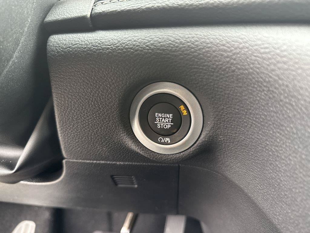 New 2026 Chrysler Pacifica Select FWD image 25