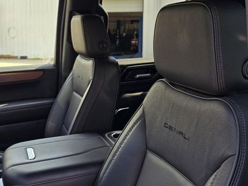 Used 2025 GMC Yukon Denali RWD image 25