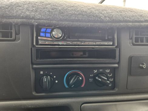 Used 2002 Ford F250 XL image 23