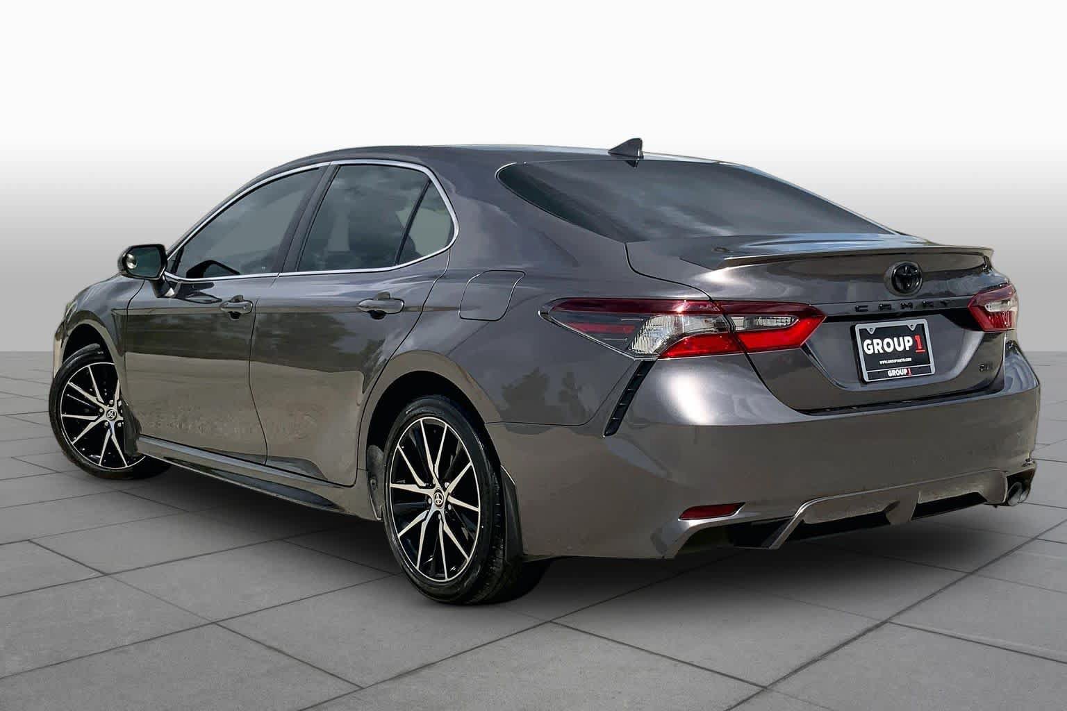 Used 2022 Toyota Camry SE FWD image 12