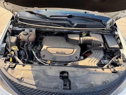 Used 2023 Chrysler Voyager LX FWD image 25
