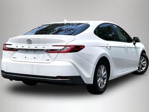Used 2025 Toyota Camry LE FWD image 5