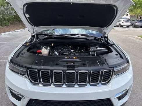 Used 2023 Jeep Grand Cherokee Limited RWD image 11