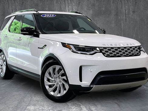 Used 2025 Land Rover Discovery S AWD/4WD image 3
