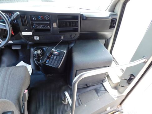 Used 2012 Chevrolet Express 4500 w/ Shuttle Bus Package image 18