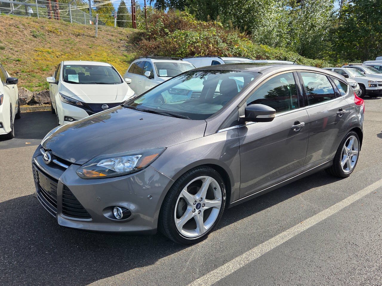 Used 2013 Ford Focus Titanium w/ Luxury Pkg FWD image 3