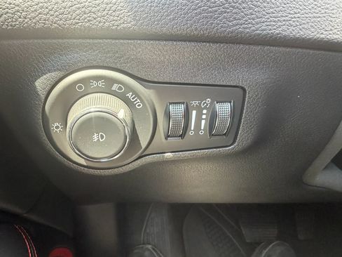 Used 2017 Jeep Compass Trailhawk w/ Popular Equipment Group AWD/4WD image 24