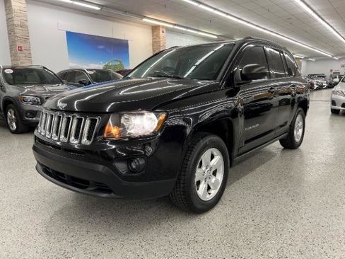 Used 2015 Jeep Compass Sport w/ Power Value Group FWD image 2