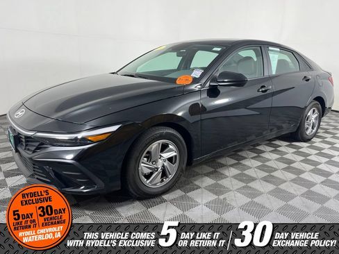 Used 2024 Hyundai Elantra SE FWD image 9