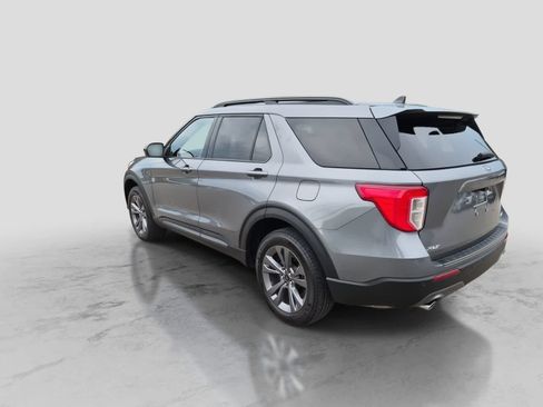 Used 2024 Ford Explorer XLT w/ Equipment Group 202A AWD/4WD image 6