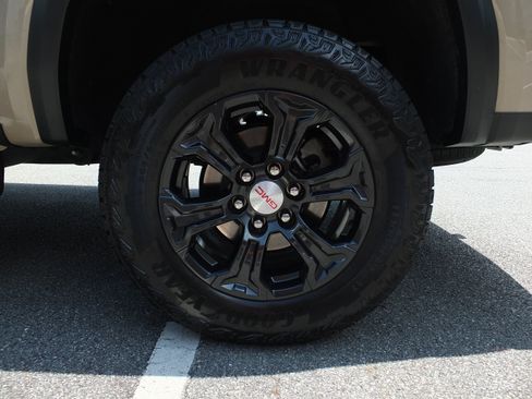 Used 2024 GMC Canyon Elevation w/ Elevation Premium Package AWD/4WD image 11