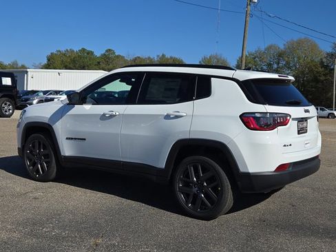 New 2026 Jeep Compass Latitude image 10