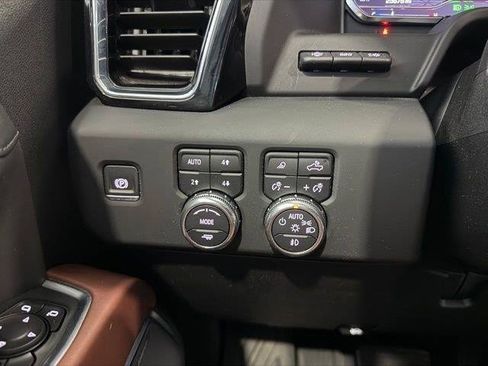 Used 2025 GMC Sierra 2500 Denali Ultimate AWD/4WD image 18