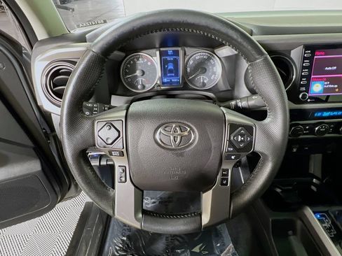 Certified 2021 Toyota Tacoma SR5 AWD/4WD image 10