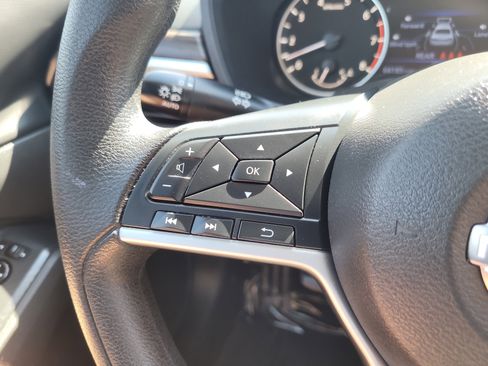 Used 2024 Nissan Altima 2.5 SV image 28