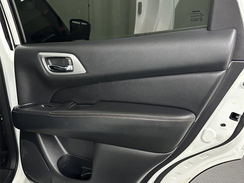 Used 2020 Nissan Pathfinder SL image 36