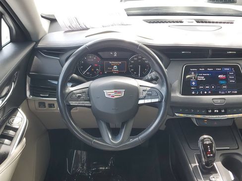 Used 2022 Cadillac XT4 Premium Luxury w/ Safety Alert Package FWD image 18