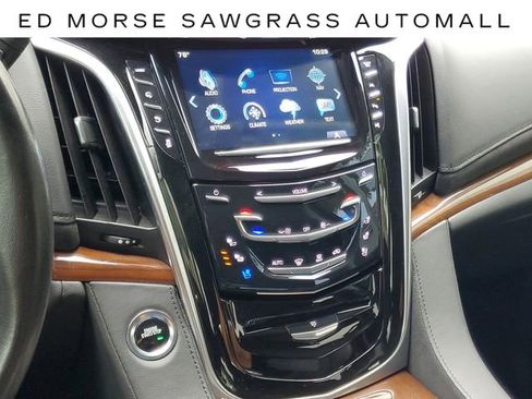 Used 2020 Cadillac Escalade Luxury image 27