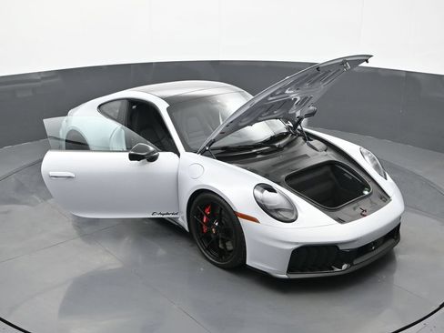 Certified 2026 Porsche 911 Carrera 4 GTS AWD/4WD image 28