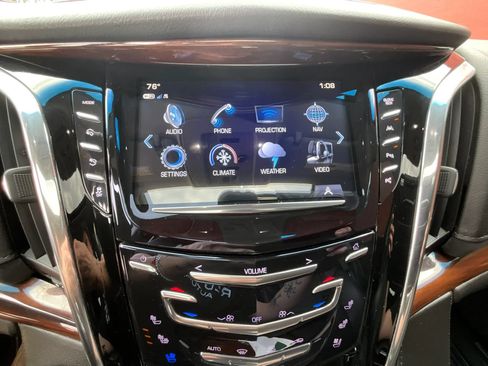 Used 2017 Cadillac Escalade Luxury AWD/4WD image 37