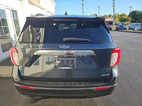 Used 2023 Ford Explorer XLT image 5