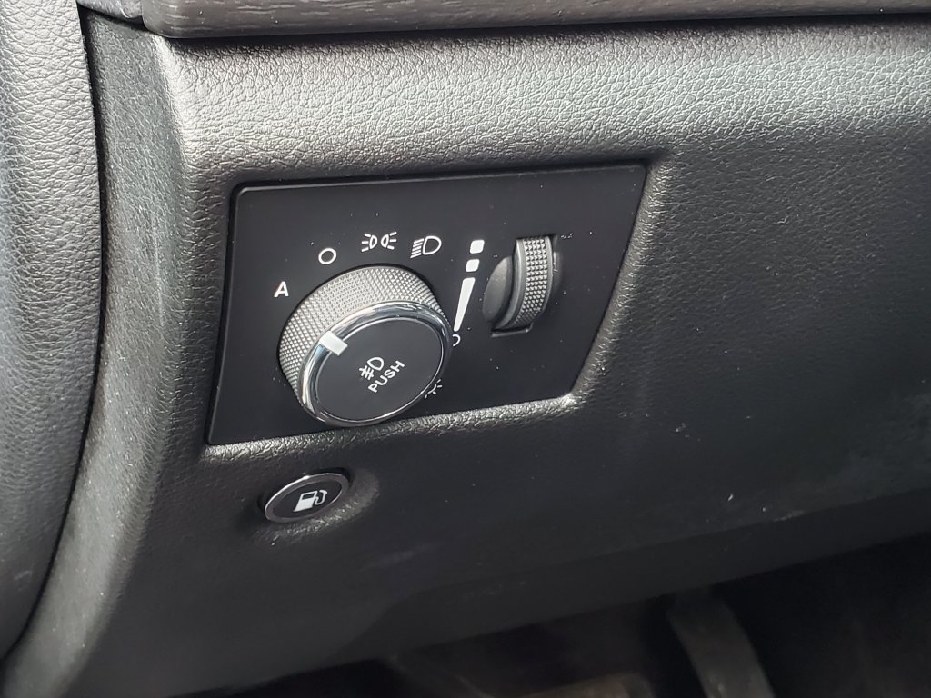 Used 2017 Jeep Grand Cherokee Altitude AWD/4WD image 7