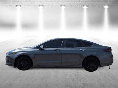 Used 2018 Ford Fusion SE w/ Fusion SE Technology Package FWD image 5