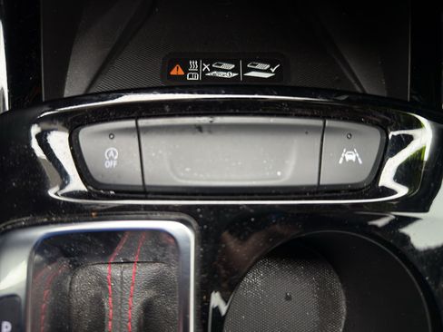 Used 2025 Chevrolet Trax RS w/ Sunroof Package image 35