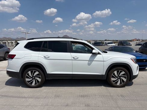 Used 2026 Volkswagen Atlas SE FWD image 2