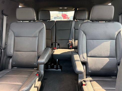 Used 2021 Chevrolet Tahoe Z71 w/ Z71 Off-Road Package AWD/4WD image 32