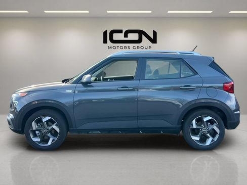 Used 2025 Hyundai Venue SEL FWD image 2