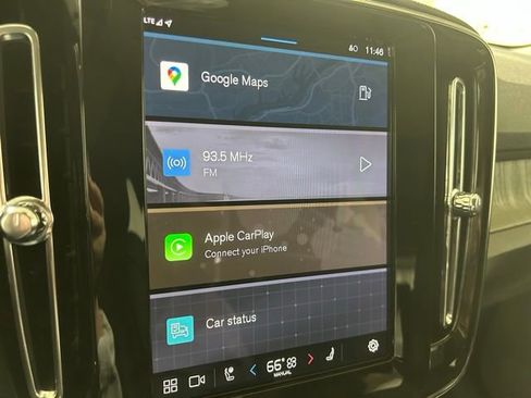 Used 2025 Volvo XC40 B5 Plus image 13