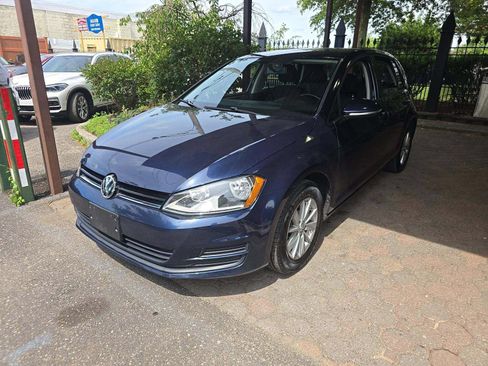 Used 2016 Volkswagen Golf S FWD image 3