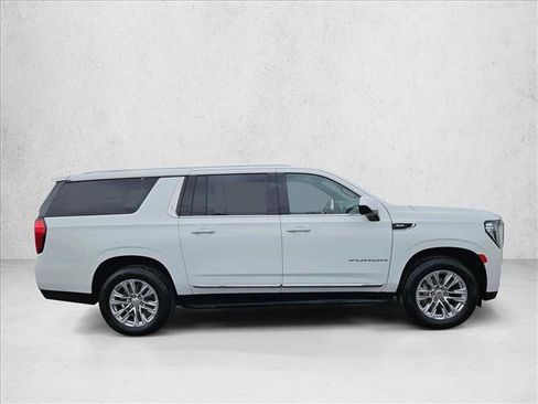 Used 2023 GMC Yukon XL SLT AWD/4WD image 3