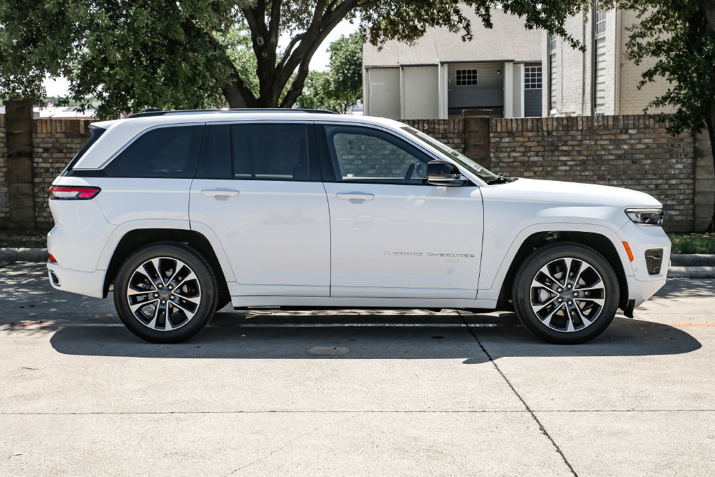 Used 2023 Jeep Grand Cherokee Overland AWD/4WD image 15