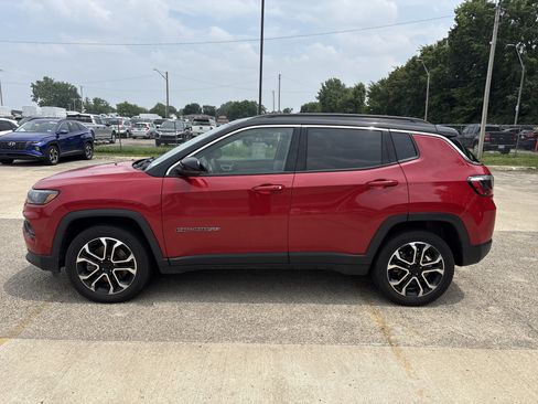 Used 2023 Jeep Compass Limited AWD/4WD image 1